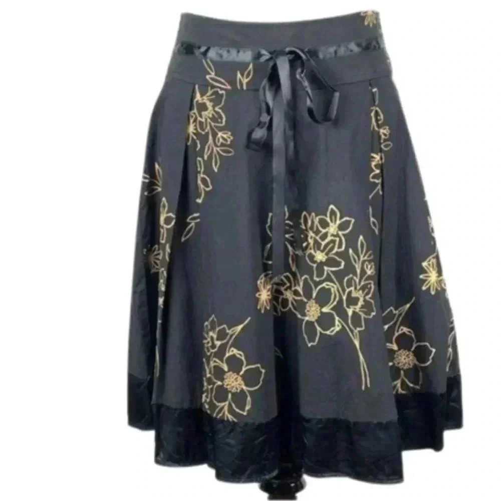 Janette skirt size S black tan floral pleated